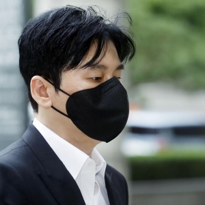 韩国YG娱乐前代表梁铉锡涉嫌威胁举报人一案，一审被判无罪 ...