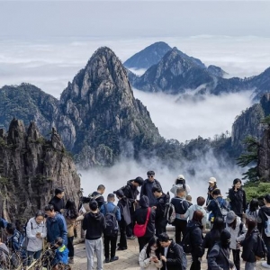 天下多地名山免门票引客，专家：景区要多元发展，摆脱“门票依靠” ...