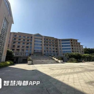 福建一医院员工天台吊颈身亡，眷属称死者被扣工资一年多，警方已参与 ...